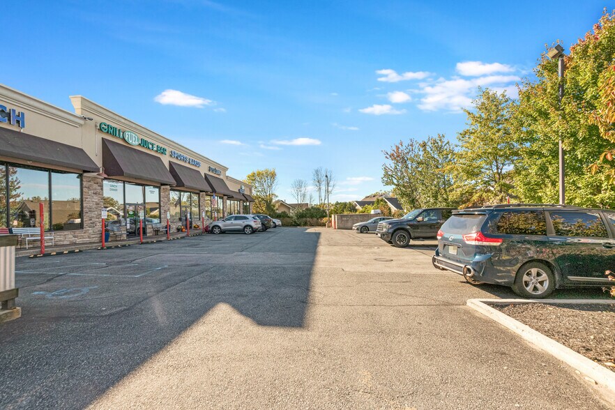 4553 Arthur Kill Rd, Staten Island, NY à louer - Photo du bâtiment - Image 2 de 13