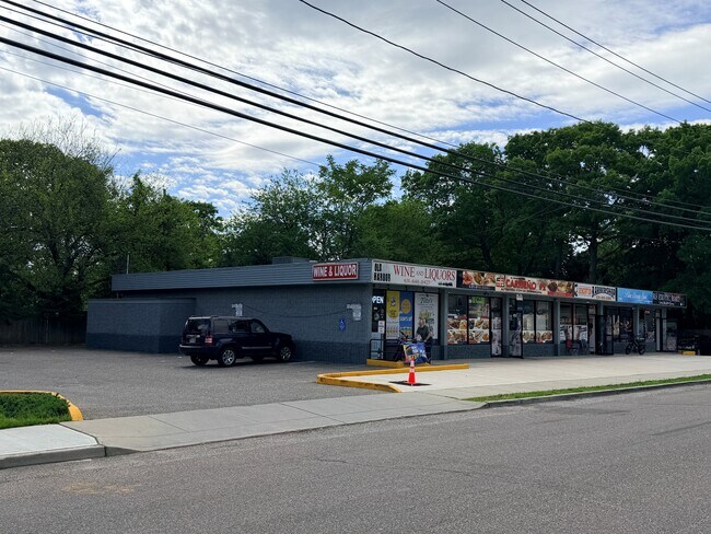 Plus de détails pour 1225-1235 Grundy Ave, Holbrook, NY - Commerce de détail à vendre