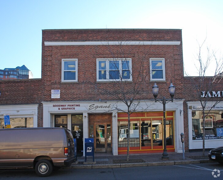 135 Bedford St, Stamford, CT à louer - Photo du bâtiment - Image 3 de 8