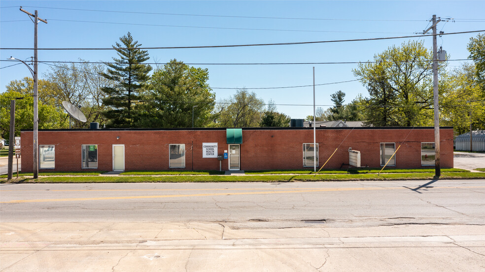 805 N Broad St, Carlinville, IL à vendre - Photo principale - Image 1 de 1