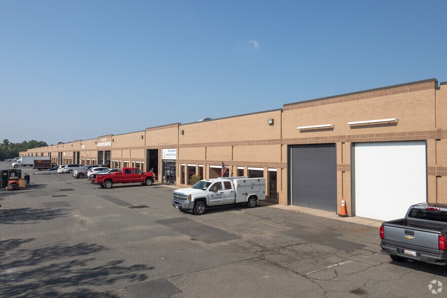 4100 Westfax Dr, Chantilly, VA à louer - Photo du bâtiment - Image 2 de 5