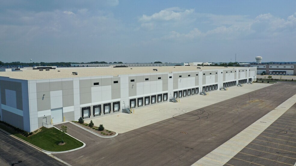 701 Bilter Rd, Aurora, IL à louer - Photo du bâtiment - Image 2 de 5