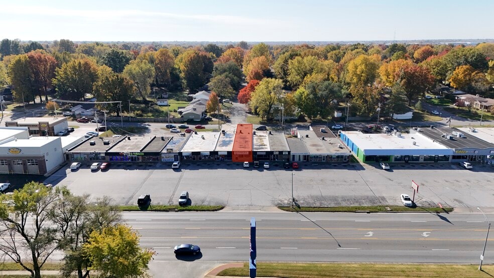 1332 W Sunshine St, Springfield, MO à vendre - Photo du bâtiment - Image 2 de 8