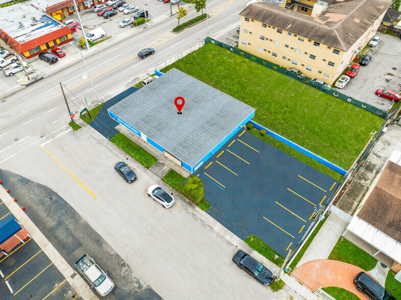 3690-3694 E 4th Ave, Hialeah, FL à vendre - Photo du bâtiment - Image 2 de 3