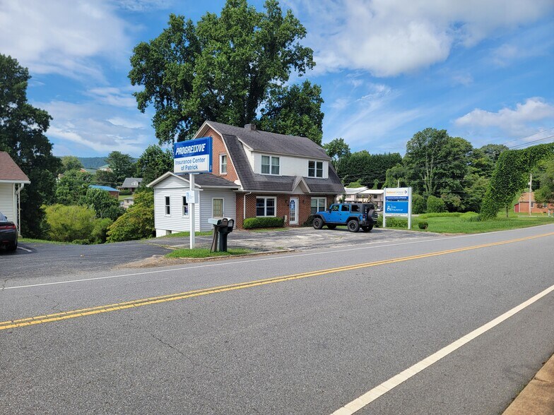 115 W Blue Ridge St, Stuart, VA à vendre - Photo du bâtiment - Image 2 de 23