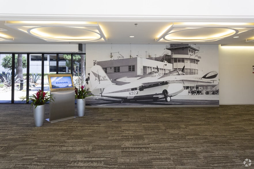 4910 Airport Plaza Dr, Long Beach, CA for sale - Lobby - Image 3 of 43