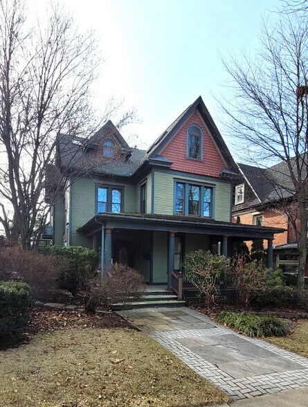 310 S Burrowes St, State College, PA à vendre - Photo du bâtiment - Image 1 de 25