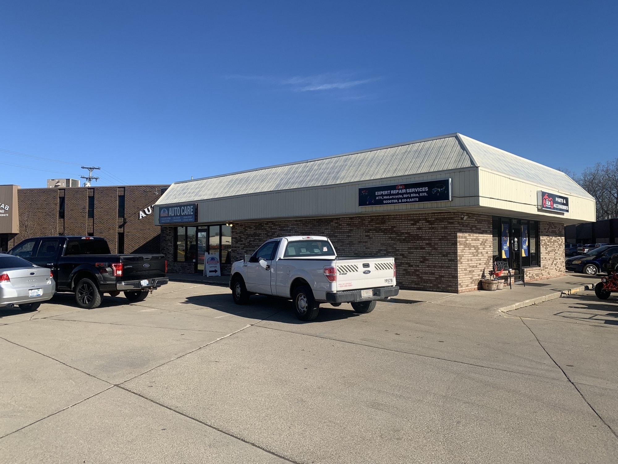 33960-34100 Groesbeck Hwy, Clinton Township, MI à louer Photo du bâtiment- Image 1 de 10