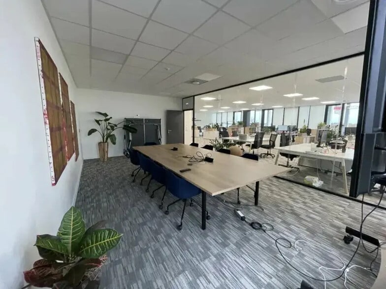 Office in Mérignac for lease - Building Photo - Image 3 of 14