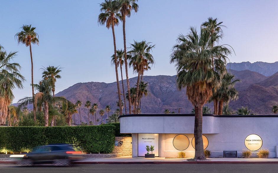 2135 N Palm Canyon Dr, Palm Springs, CA à vendre - Photo du bâtiment - Image 2 de 26