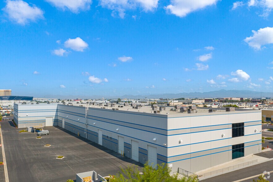 5475 S Decatur Blvd, Las Vegas, NV à louer - Photo du bâtiment - Image 2 de 40