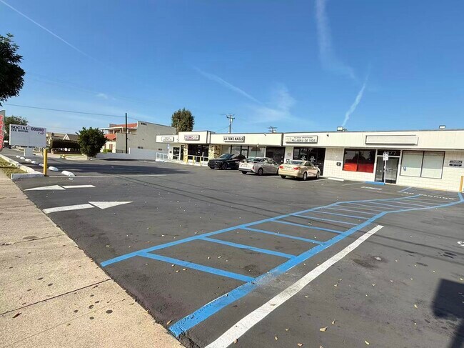 Plus de détails pour 8869-8879 Katella Ave, Anaheim, CA - Bureau/Commerce de détail à louer