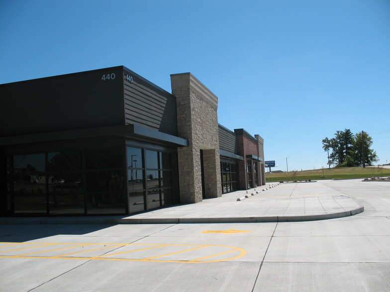 440 S Mount Auburn Rd, Cape Girardeau, MO for lease - Building Photo - Image 2 of 6