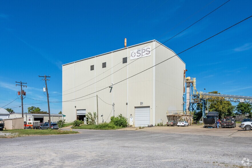 Industrial Manufacturing Plant portefeuille de 4 propriétés à vendre sur LoopNet.ca - Photo du bâtiment - Image 3 de 21