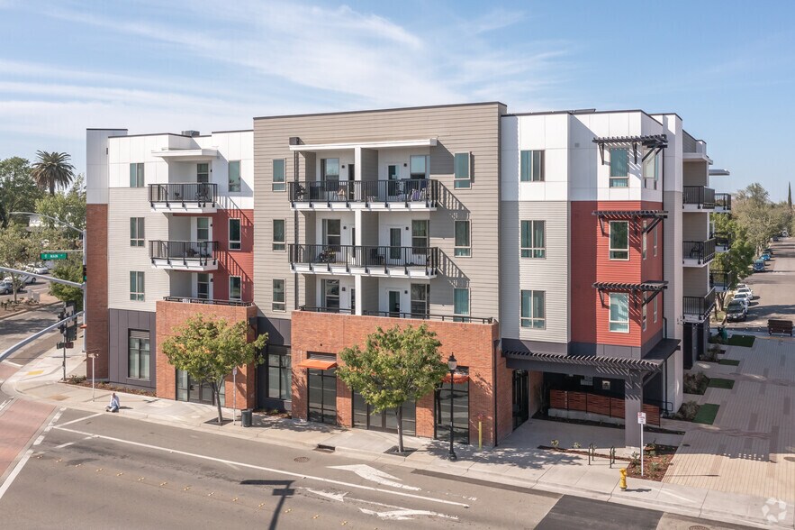 140 Main St, Roseville, CA à louer - Photo du bâtiment - Image 2 de 10