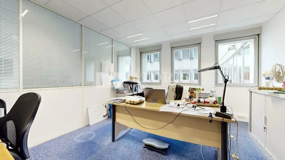 Office in Écully for sale Building Photo- Image 1 of 9