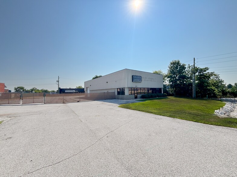 2251 Distributors Dr, Indianapolis, IN for lease - Building Photo - Image 1 of 6