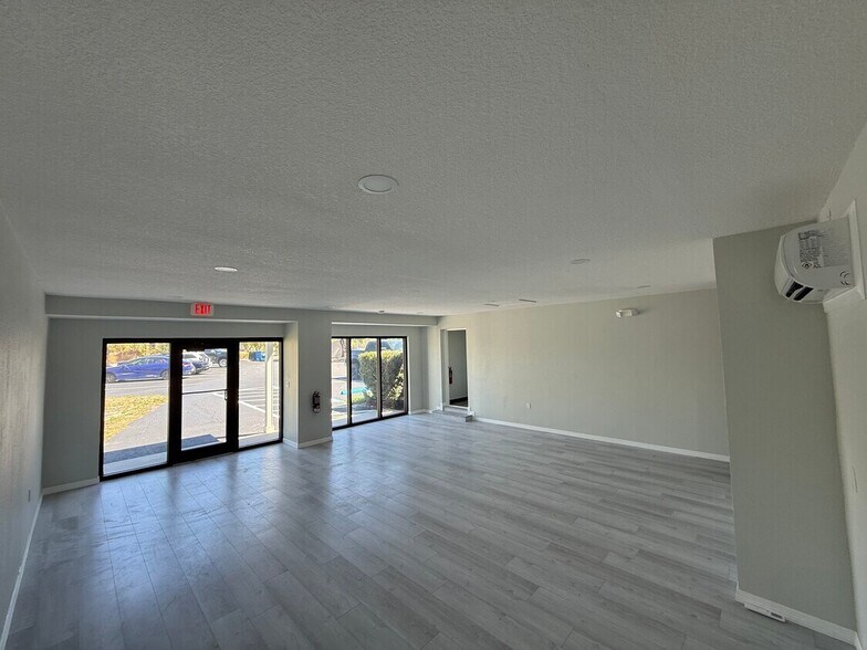 13939 Lakeshore Blvd, Hudson, FL for lease - Interior Photo - Image 3 of 9