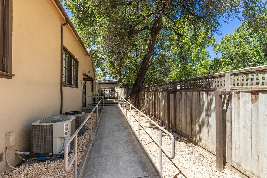 115 Main St, Saint Helena, CA à vendre - Photo du bâtiment - Image 2 de 16