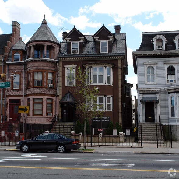82 Clinton Ave, Newark, NJ for lease - Building Photo - Image 3 of 4