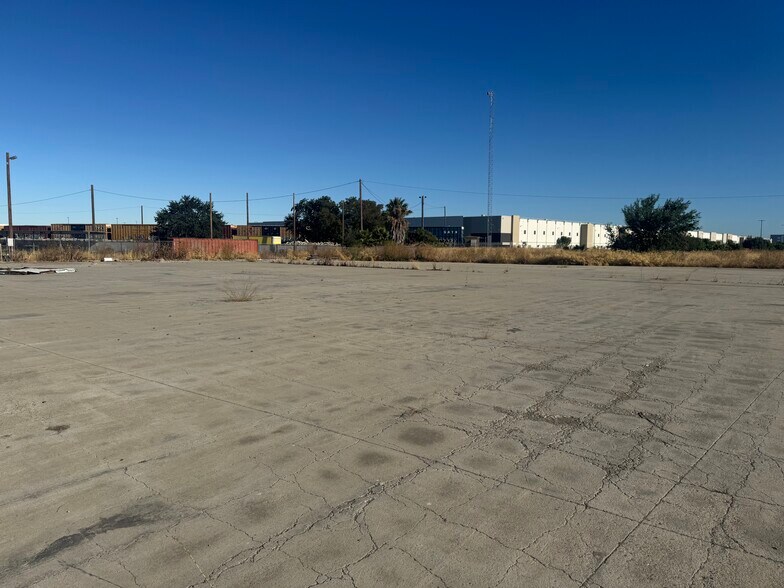 23900 Darrigo Dr, Tracy, CA à vendre - Photo du bâtiment - Image 3 de 21