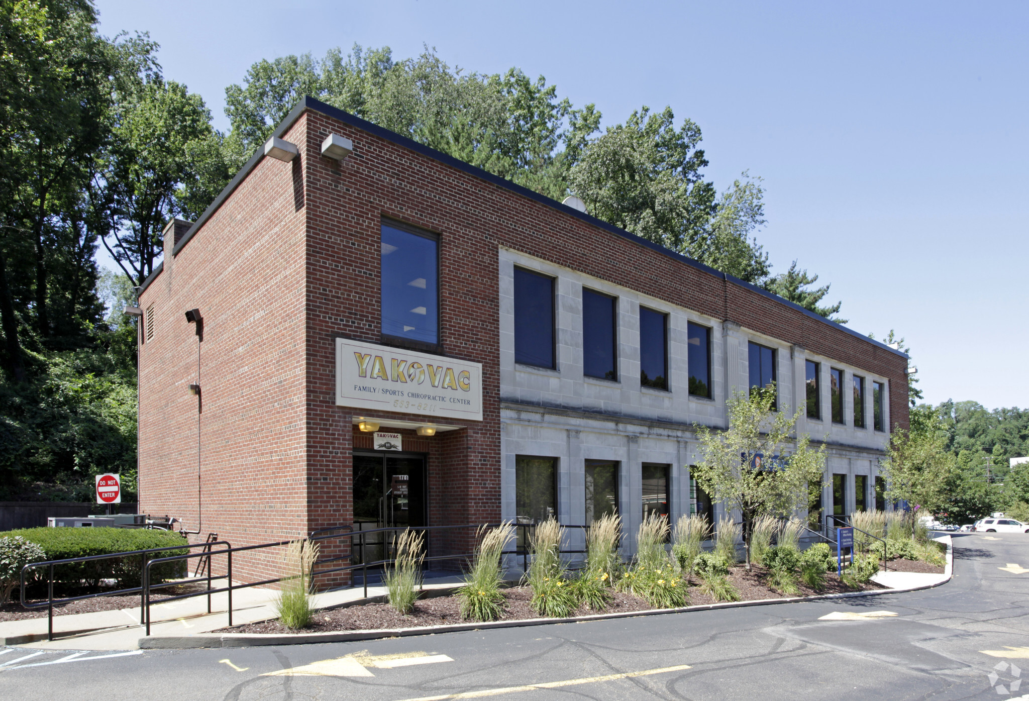 1701 Cochran Rd, Pittsburgh, PA for sale Primary Photo- Image 1 of 1