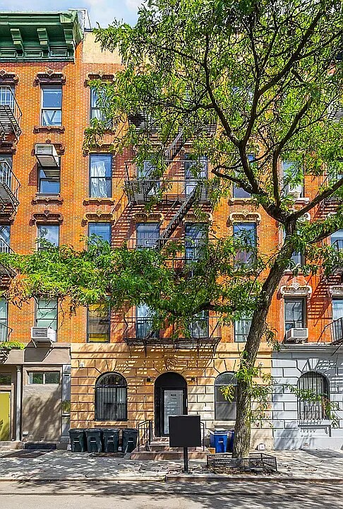 631 E Sixth St, New York, NY à vendre Photo du bâtiment- Image 1 de 4