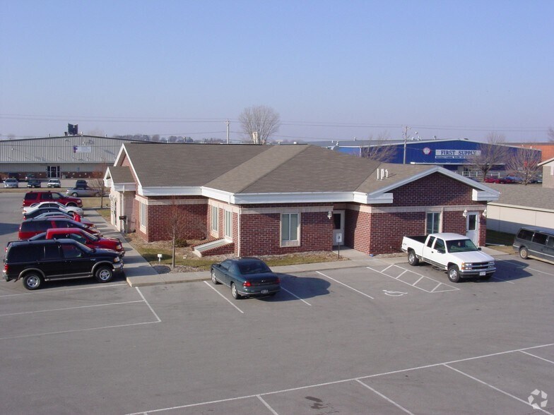 3019 Holmgren Way, Green Bay, WI à louer - Photo du bâtiment - Image 2 de 6