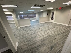 5610-5613 Southwest Fwy, Houston, TX for lease Building Photo- Image 2 of 19