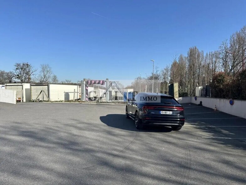 Industrial in Gonesse for lease - Building Photo - Image 2 of 16