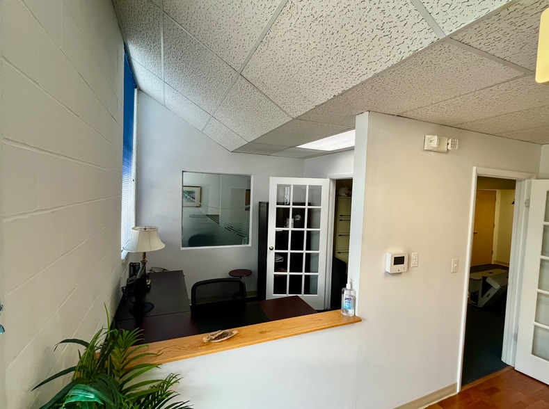 222 Severn Ave, Annapolis, MD for lease - Interior Photo - Image 2 of 6