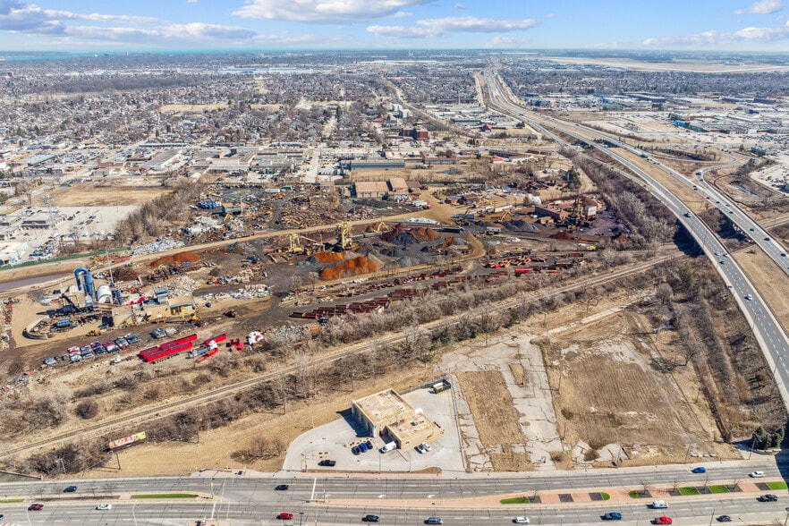 2714 Dougall Ave, Windsor, ON à vendre - Photo du bâtiment - Image 3 de 18