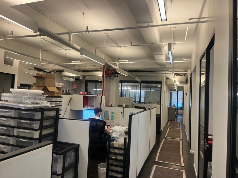 145 W 28th St, New York, NY for lease - Building Photo - Image 2 of 12
