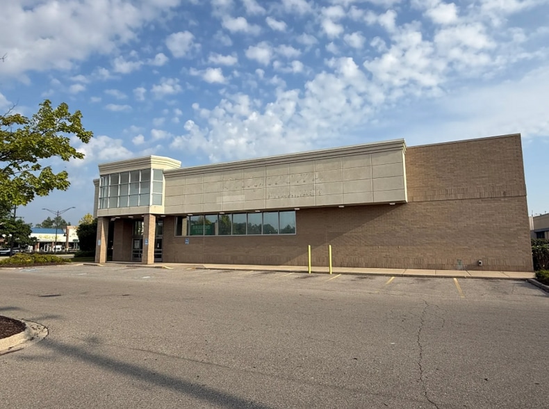 13550 W 9 Mile Rd, Oak Park, MI for lease - Building Photo - Image 2 of 4