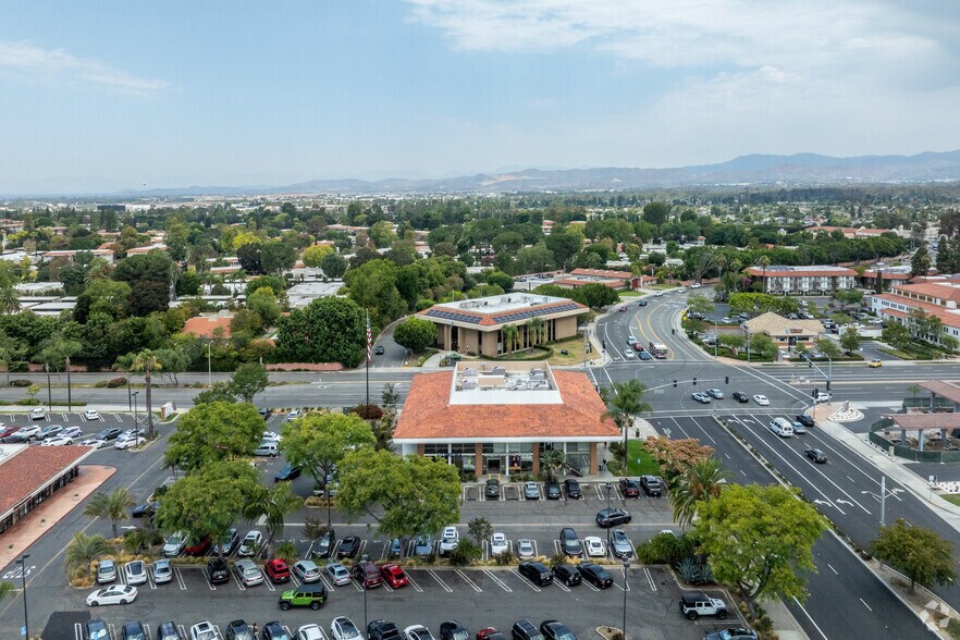 24100 El Toro Rd, Laguna Woods, CA à louer - Aérien - Image 3 de 4
