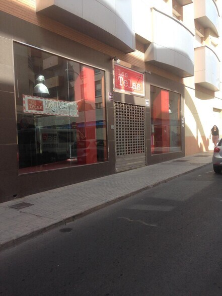 Commerce de détail dans El Ejido, Almería à louer - Photo du bâtiment - Image 2 de 17