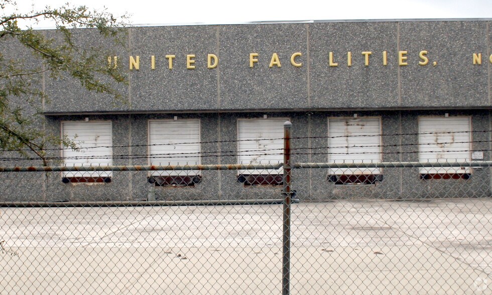 1550 Ellis Rd N, Jacksonville, FL à louer - Photo du bâtiment - Image 2 de 13