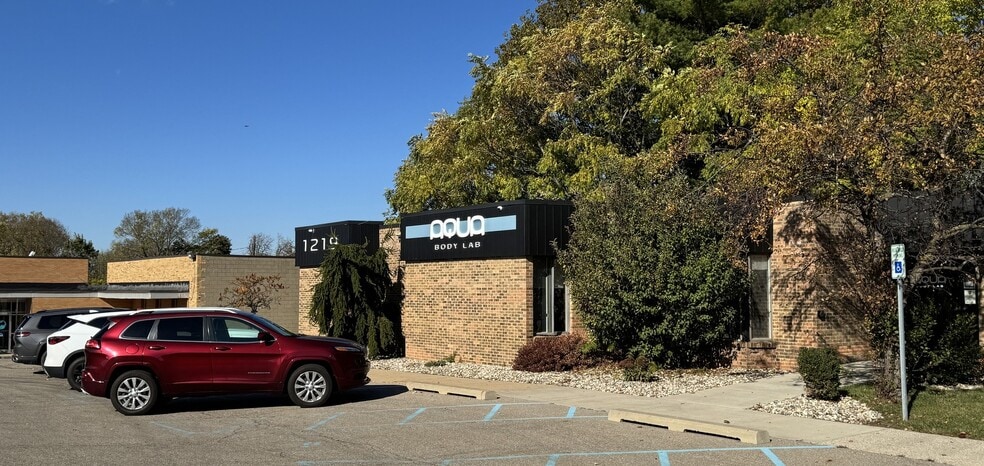 1219 E Saginaw St, Lansing, MI for sale - Building Photo - Image 2 of 12