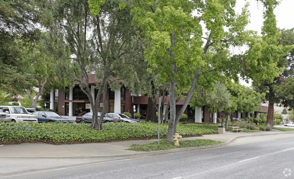 39039 Paseo Padre Pky, Fremont, CA à louer - Photo du bâtiment - Image 3 de 5