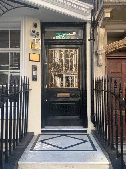 2 Charles St, Londres à louer - Photo du bâtiment - Image 2 de 5