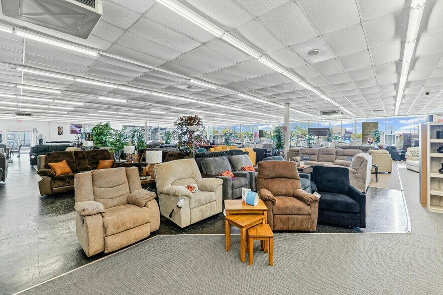 1436 Reynolds Rd, Maumee, OH à vendre - Photo du bâtiment - Image 1 de 31