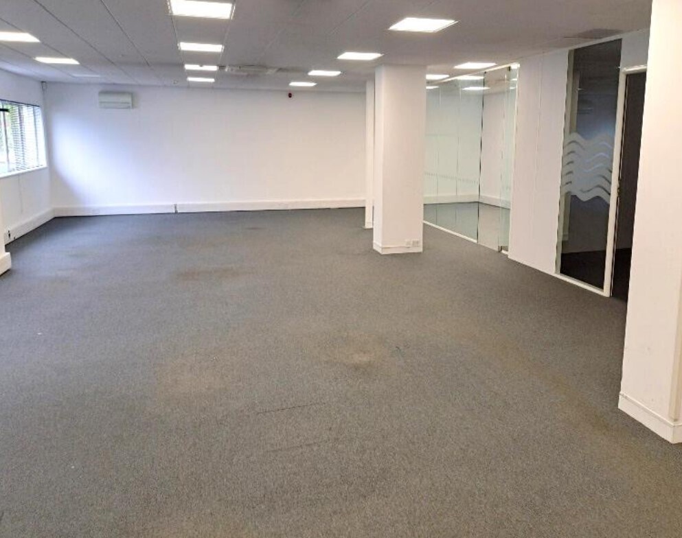 Station Rd, Ampthill, BDF MK45 2QY - Unit 3 -  - Interior Photo - Image 2 of 3
