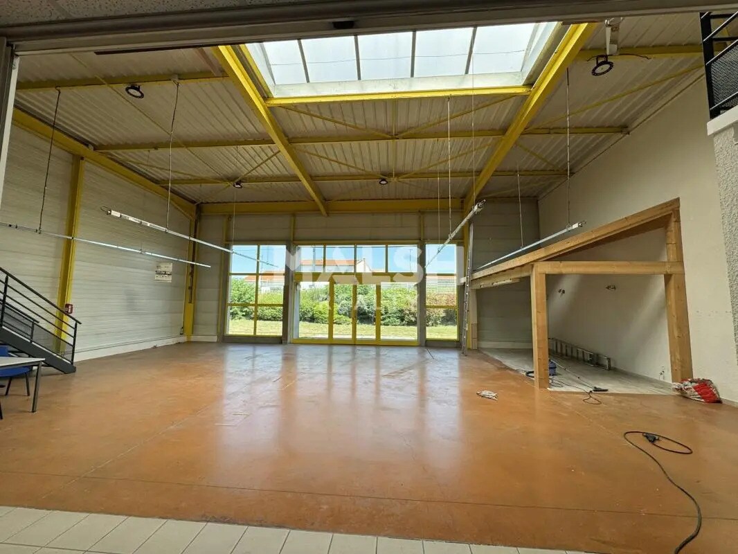 Flex dans Saint-Étienne à louer Photo du bâtiment- Image 1 de 8