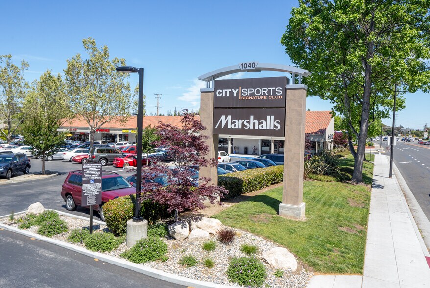 1040-1350 Grant Rd, Mountain View, CA à louer - Photo du bâtiment - Image 3 de 5