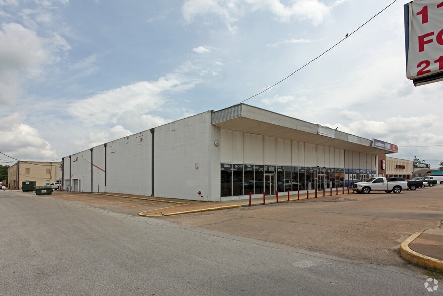 302-306 E Main St, Grand Prairie, TX for lease - Primary Photo - Image 1 of 3