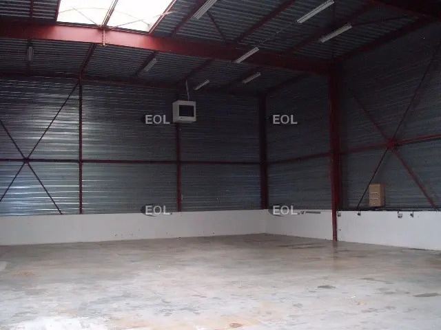 Flex in Méry-sur-Oise for lease - Interior Photo - Image 2 of 4