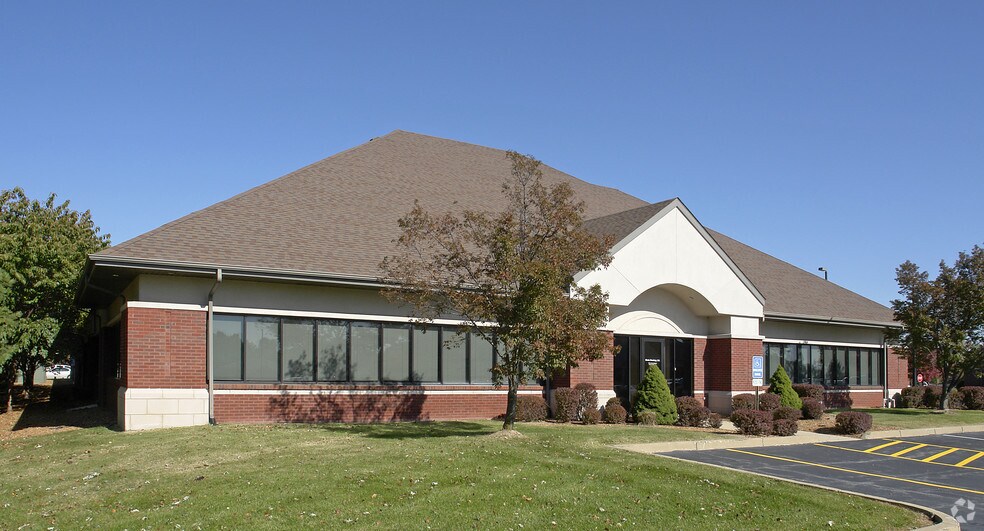 33 Bronze Pointe, Belleville, IL à louer - Photo du bâtiment - Image 2 de 2