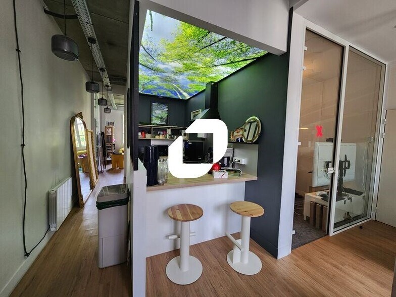 Office in Versailles for lease - Interior Photo - Image 3 of 15