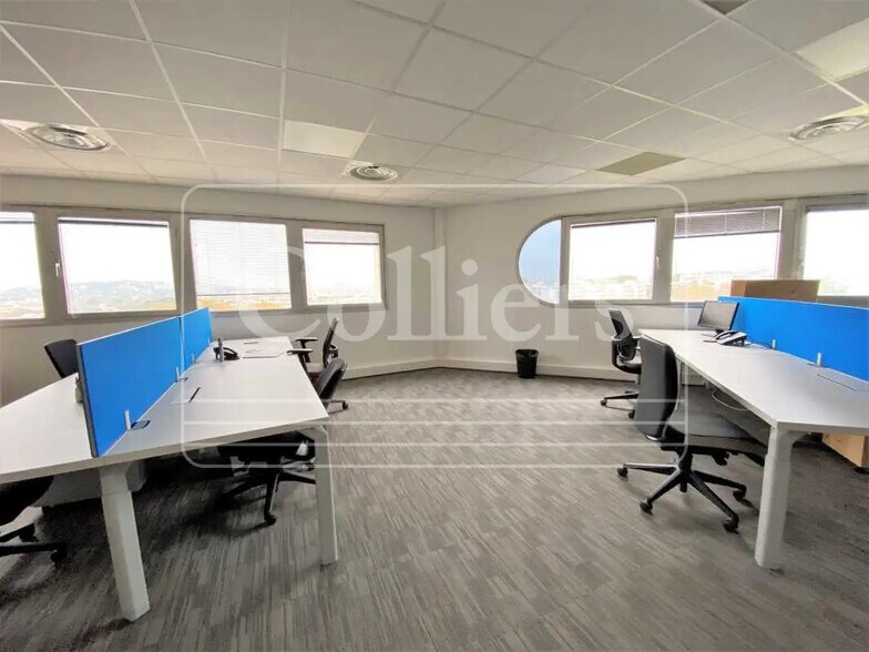 Bureau dans Marseille à louer - Photo du bâtiment - Image 3 de 21