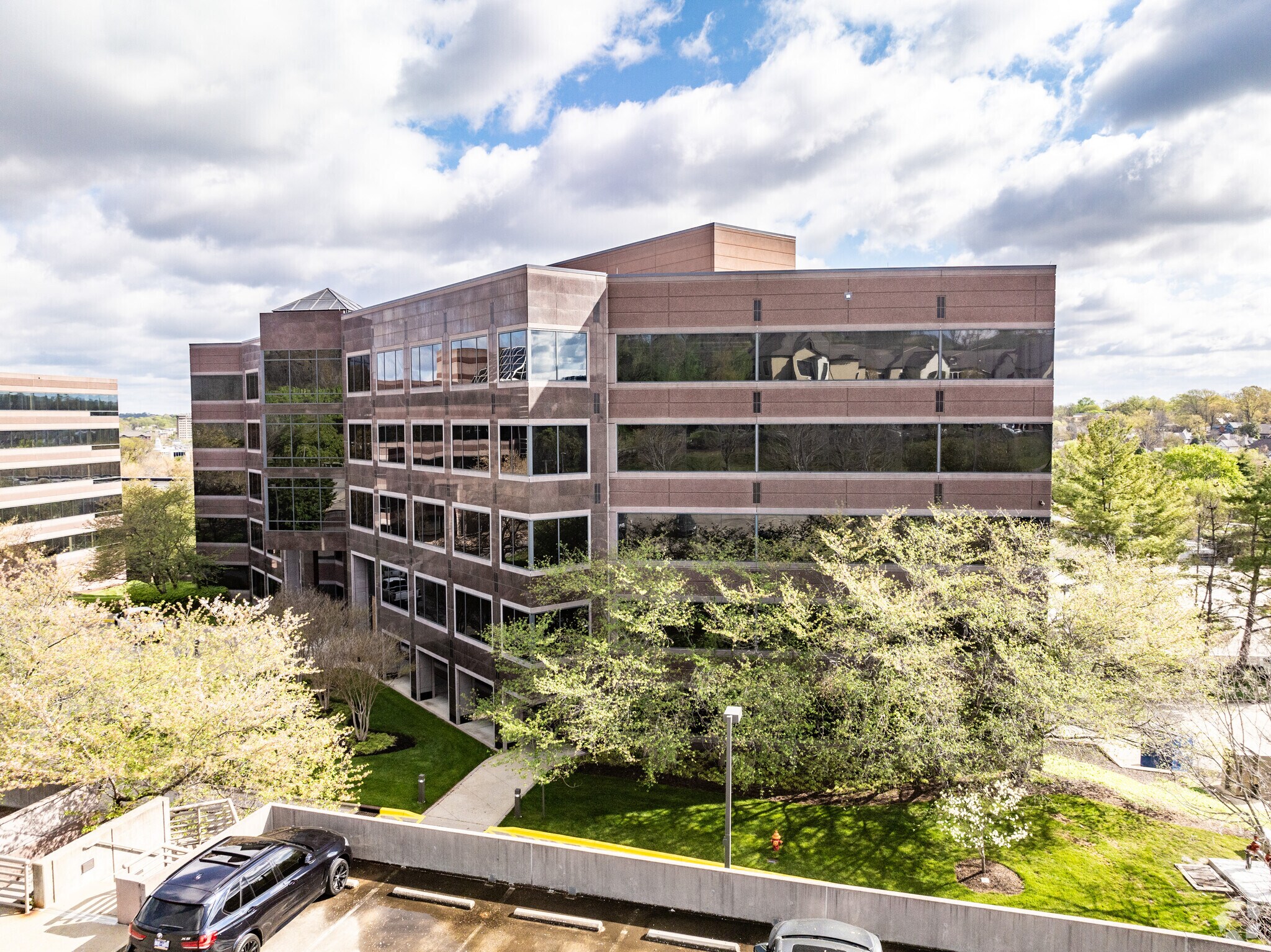 20 Burton Hills Blvd, Nashville, TN for sale Primary Photo- Image 1 of 1